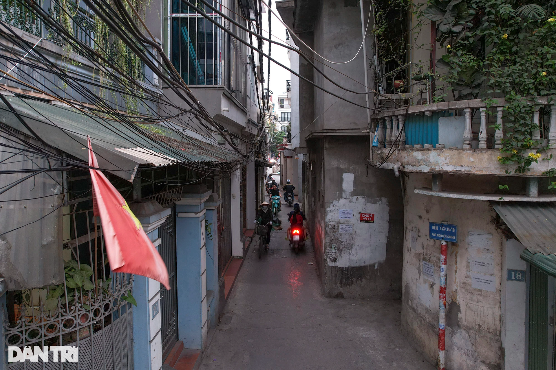 Nhà cửa dày đặc không còn khoảng trống khi nhìn đô thị Hà Nội từ trên cao - 15 Nhà cửa dày đặc không còn khoảng trống khi nhìn đô thị Hà Nội từ trên cao - 15
