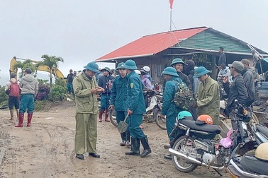 Gần 100 người tìm kiếm cụ ông mất tích 5 ngày trong rừng ở Lâm Đồng