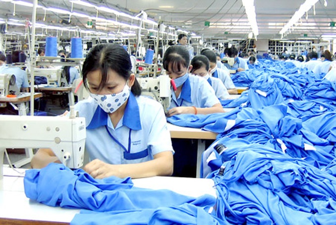 Đại dịch COVID -19 khiến lao động nữ đứng trước nguy cơ mất việc làm nhiều hơn nam giới.