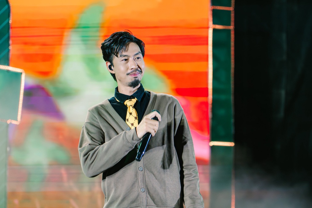 Đen Vâu thời là công nhân vớt rác, xuất hiện trong phóng sự gây sốt trở lại - 3 Đen Vâu thời là công nhân vớt rác, xuất hiện trong phóng sự gây sốt trở lại - 3