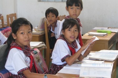 Bến Tre: Không để học sinh bỏ học vì thiếu sách giáo khoa