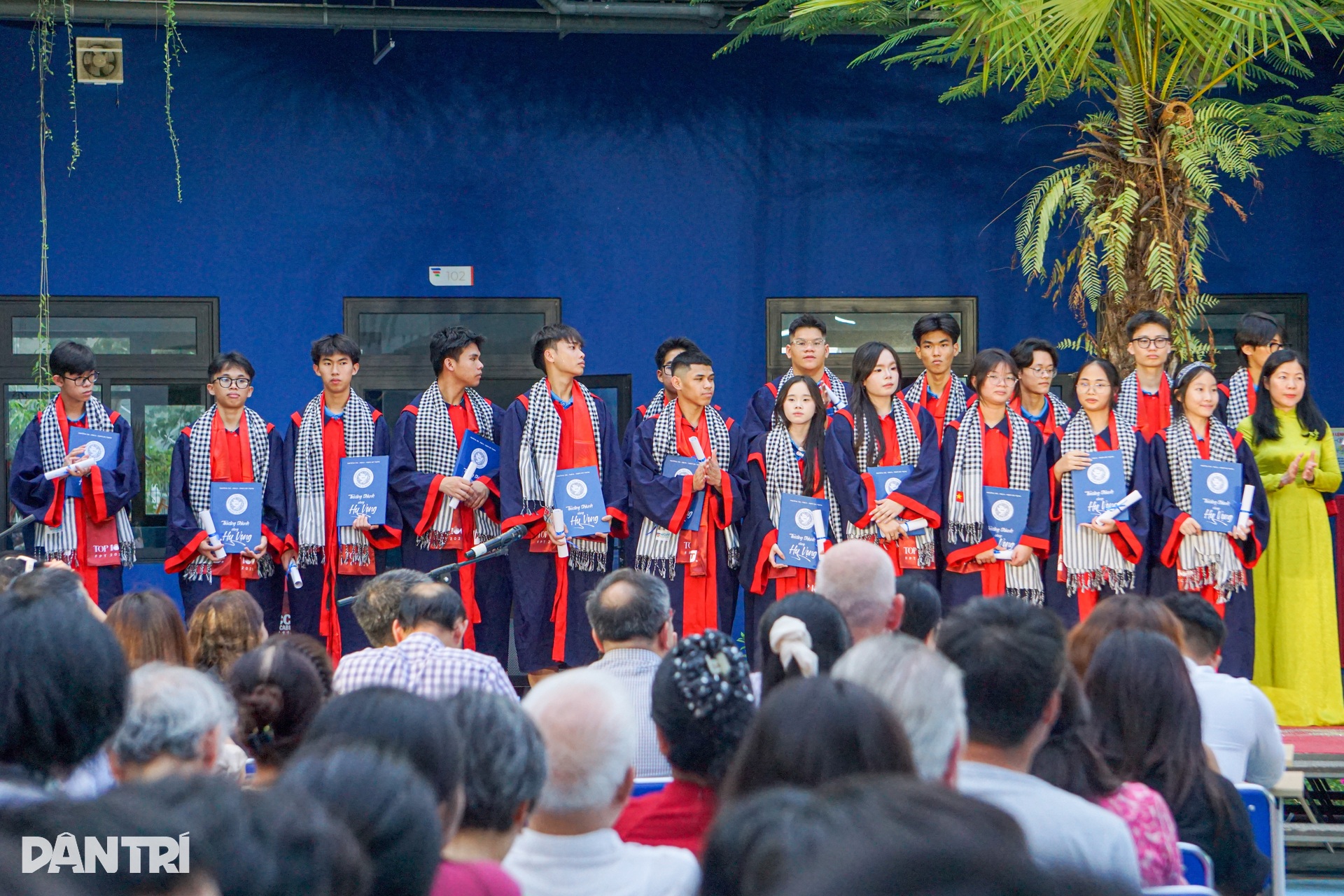 Ngày trưởng thành ở ngôi trường nước mắt từng nhiều hơn nụ cười  - 8