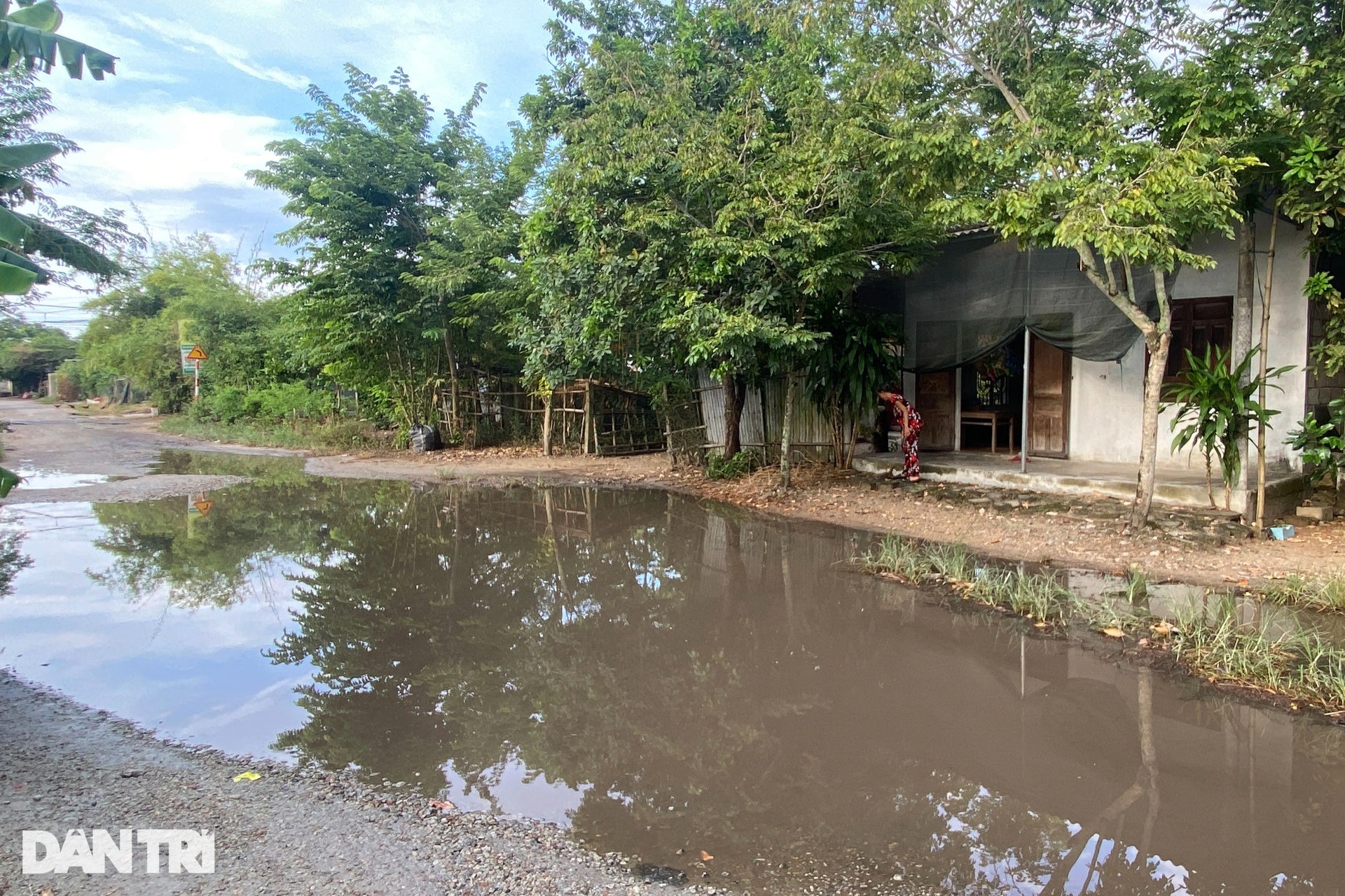 Người dân đánh vật trên 3km tỉnh lộ chằng chịt ổ gà ở Thừa Thiên Huế - 2