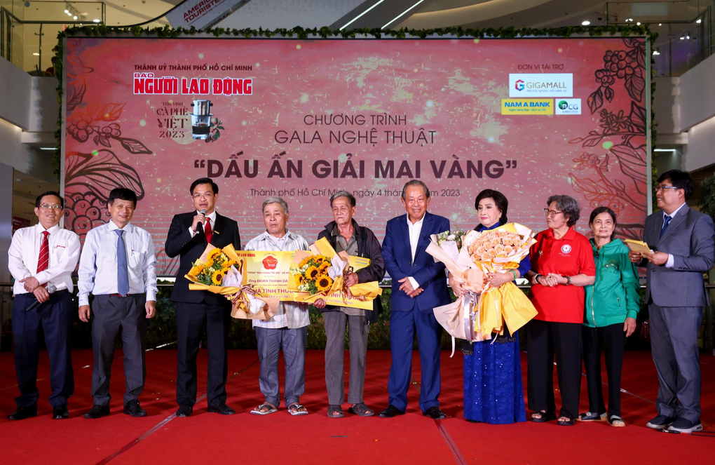 NSND Lệ Thủy ủng hộ 100 triệu đồng xây nhà cho người nghèo - 1 NSND Lệ Thủy ủng hộ 100 triệu đồng xây nhà cho người nghèo - 1