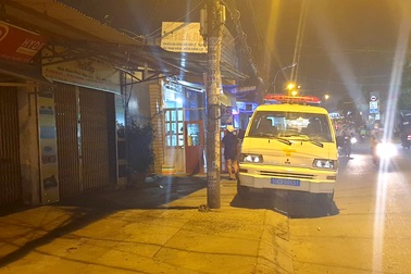 Hai bé trai chết ngạt trong phòng bốc cháy