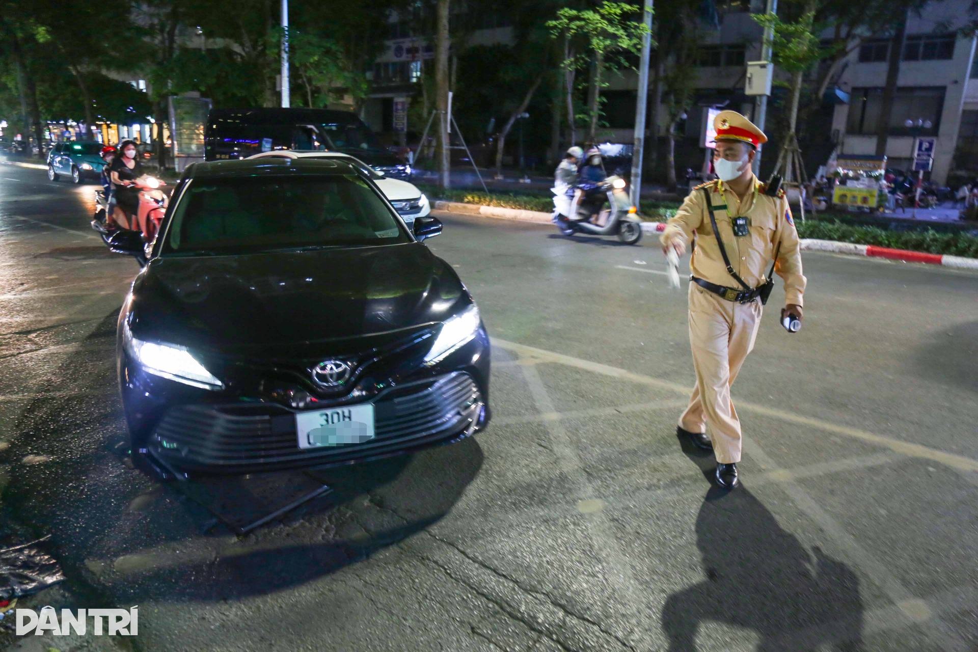 Tài xế ô tô Mercedes dính cồn kịch khung vẫn lái xe chở bạn - 13 Tài xế ô tô Mercedes dính cồn kịch khung vẫn lái xe chở bạn - 13