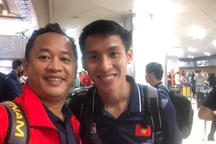 "Thầy Park đã rớm nước mắt và cúi sát tận giường ôm Hùng Dũng"