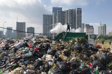 Bãi Nam Sơn bị "phong tỏa", rác trong nội đô chất "như núi"