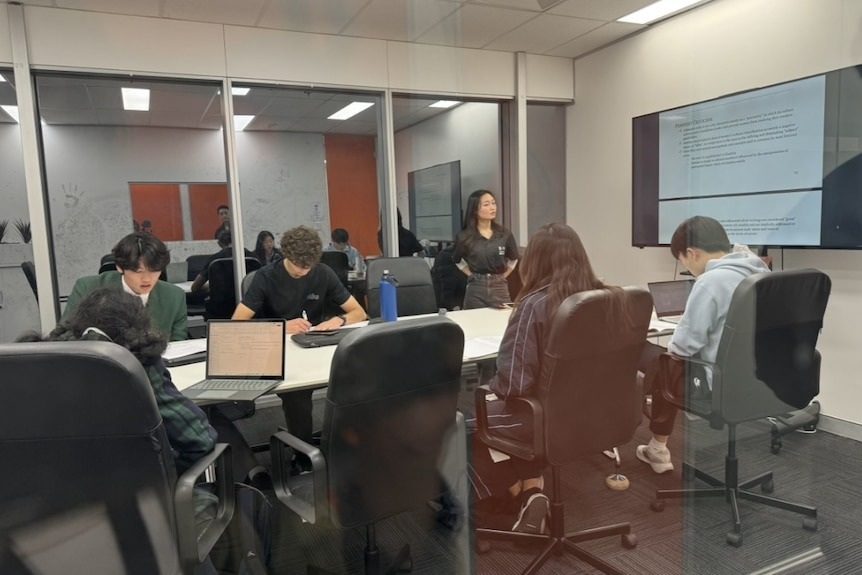 Presja ze strony koreańskich studentów, aby uczęszczali na zajęcia dodatkowe, rozprzestrzenia się na... Australia - 1 Áp lực học thêm của học sinh Hàn Quốc lan tới... Australia - 1