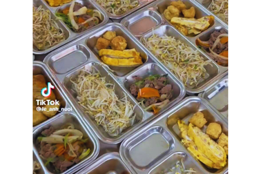 Bữa ăn 26.000 đồng thường ngày tại đơn vị do Lê Anh Nuôi nấu