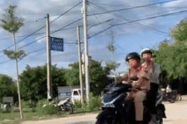 Thí sinh ngủ quên được cảnh sát đến nhà đánh thức