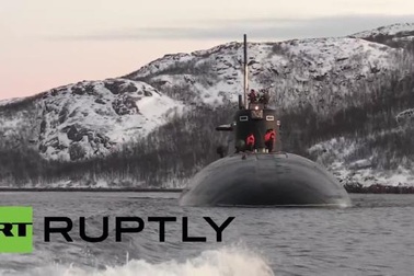 Tàu ngầm hạt nhân Nga "rẽ sóng"