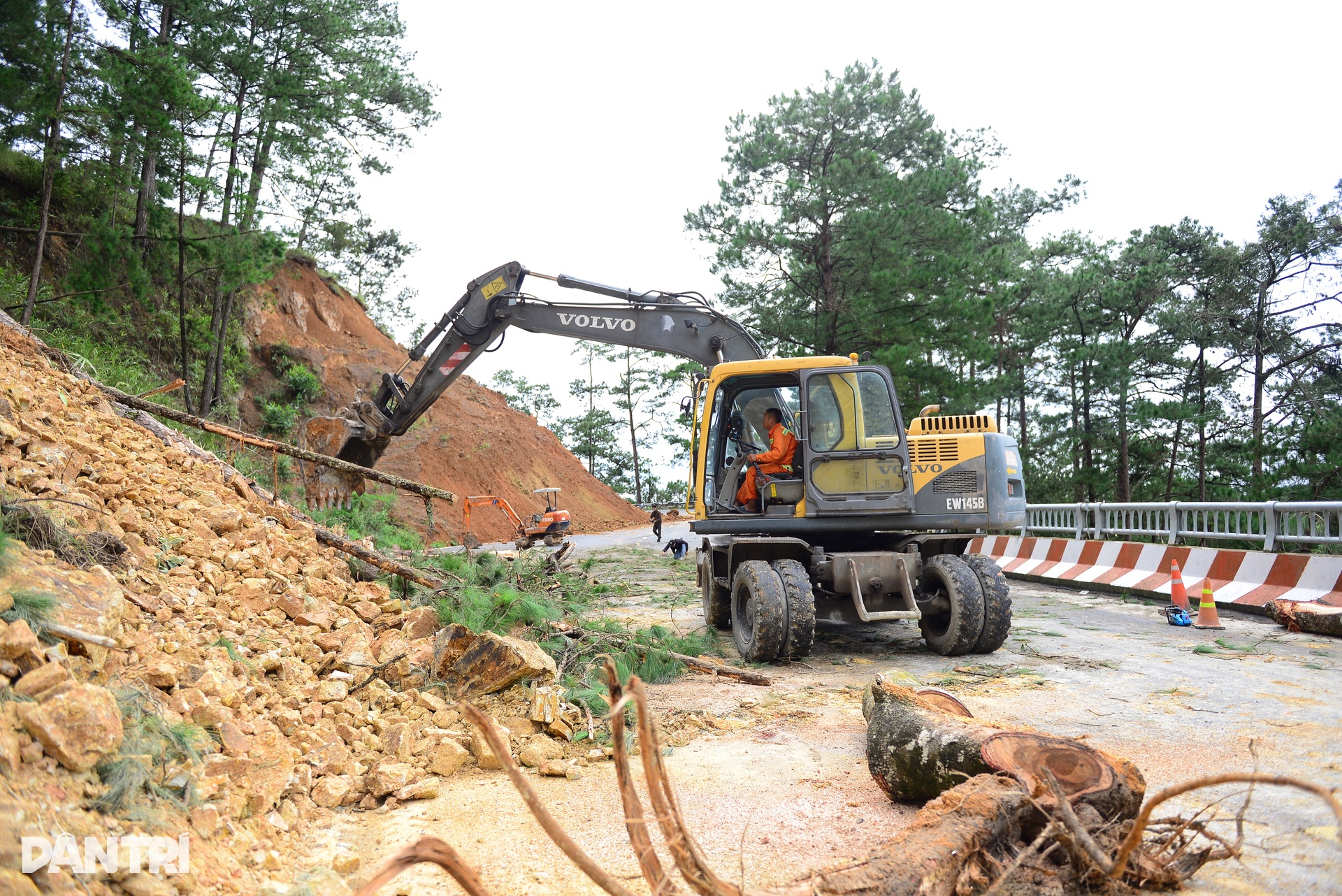 Loạt đèo vào Đà Lạt tê liệt vì sạt lở, tỉnh Lâm Đồng phát cảnh báo khẩn - 5