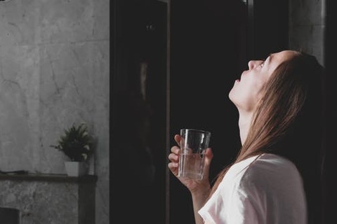 Virus corona có nhiễm vào thức ăn không?