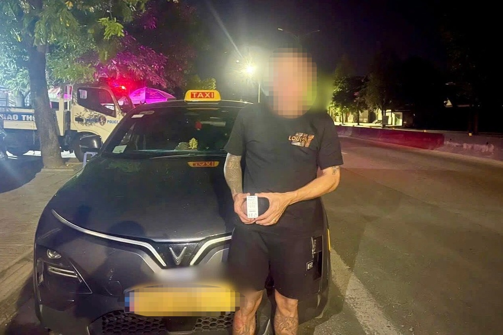 Tài xế taxi điều khiển xe trên quốc lộ dương tính với 3 loại ma túy - 1 Tài xế taxi điều khiển xe trên quốc lộ dương tính với 3 loại ma túy - 1