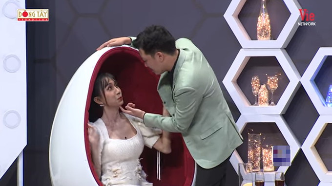 Lynk Lee e ngại, tránh hành động gần gũi của Trường Giang - Ảnh 4. Lynk Lee e ngại, tránh hành động gần gũi của Trường Giang - Ảnh 4.