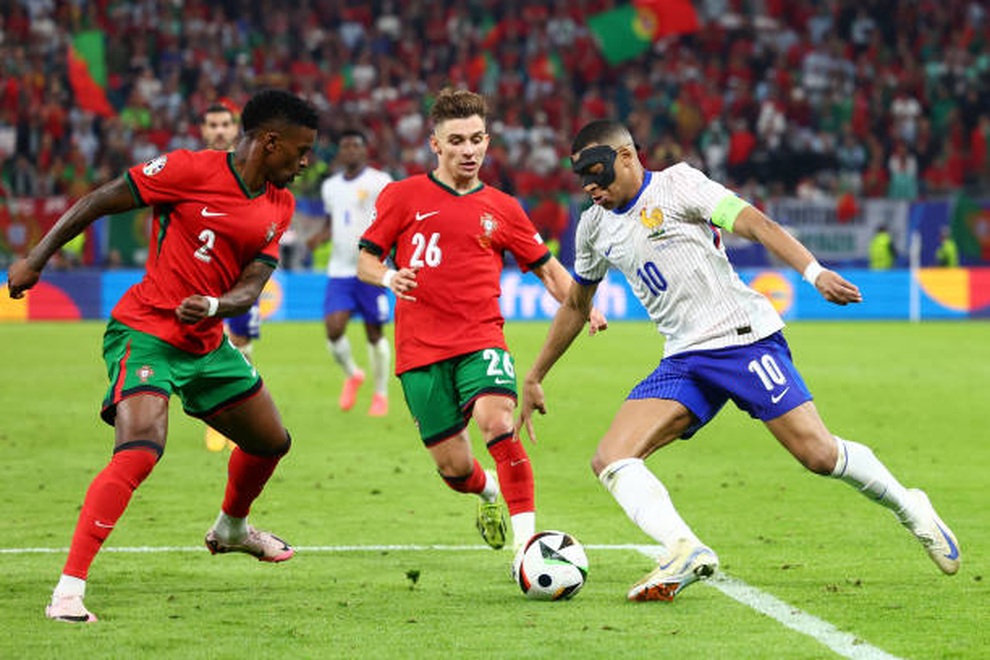 HLV Deschamps: Mbappe luôn khiến mọi đối thủ phải dè chừng - 2