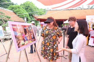 Khai mạc triển lãm ảnh "Hà Nội - 15 năm mở rộng địa giới hành chính"