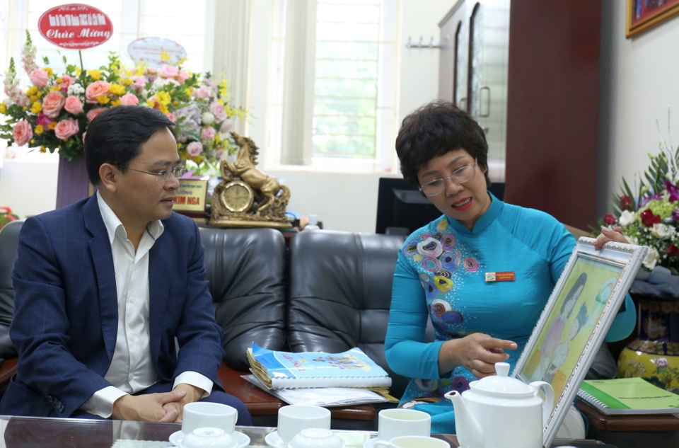 Ngạc nhiên khả năng vẽ tranh tài tình của học trò khiếm thị - 2 Ngạc nhiên khả năng vẽ tranh tài tình của học trò khiếm thị - 2