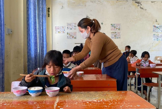 Các em học sinh được chăm sóc chu đáo với bữa ăn trưa tại trường.