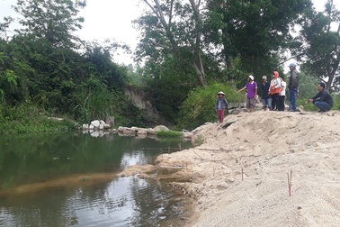 Sụp hố khai thác cát, nam sinh lớp 7 tử vong thương tâm