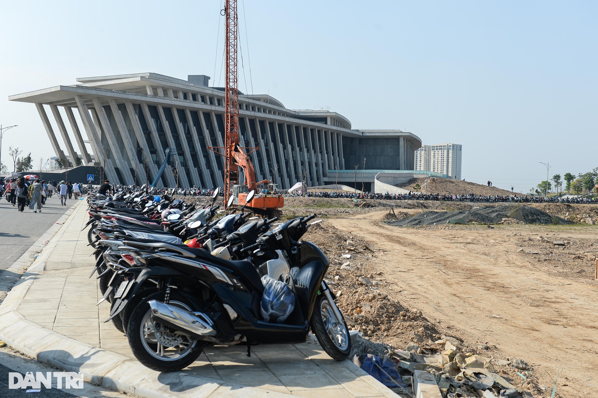 Hàng vạn người đổ về tham quan Bảo tàng Lịch sử Quân sự Việt Nam - 11 Hàng vạn người đổ về tham quan Bảo tàng Lịch sử Quân sự Việt Nam - 11