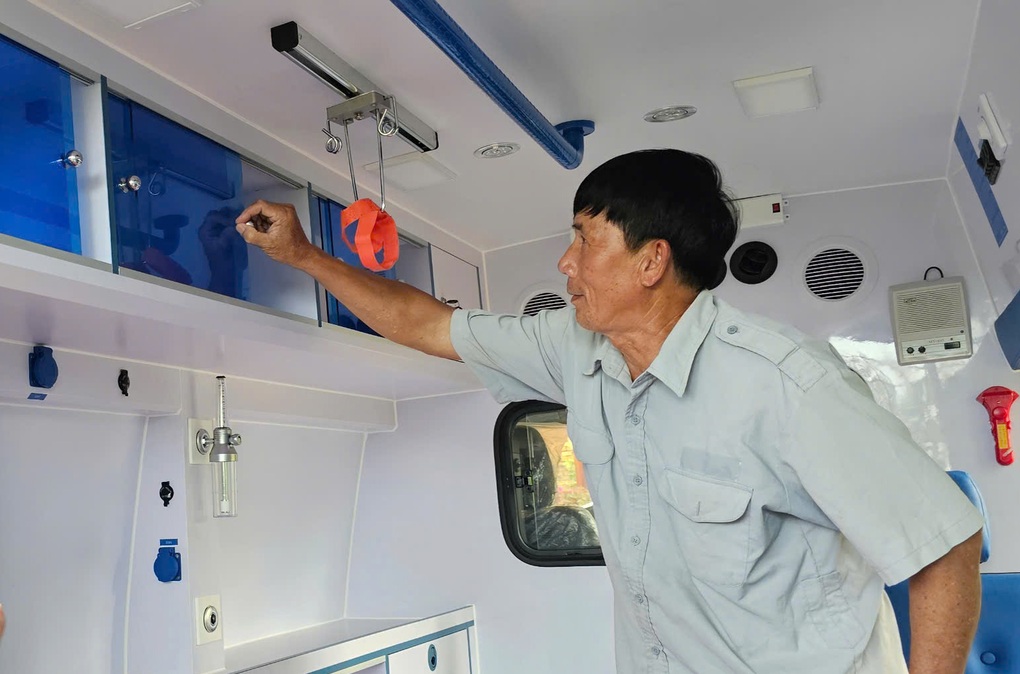 Cặp vợ chồng mua ô tô cứu thương chở bệnh nhân miễn phí - 2 Cặp vợ chồng mua ô tô cứu thương chở bệnh nhân miễn phí - 2