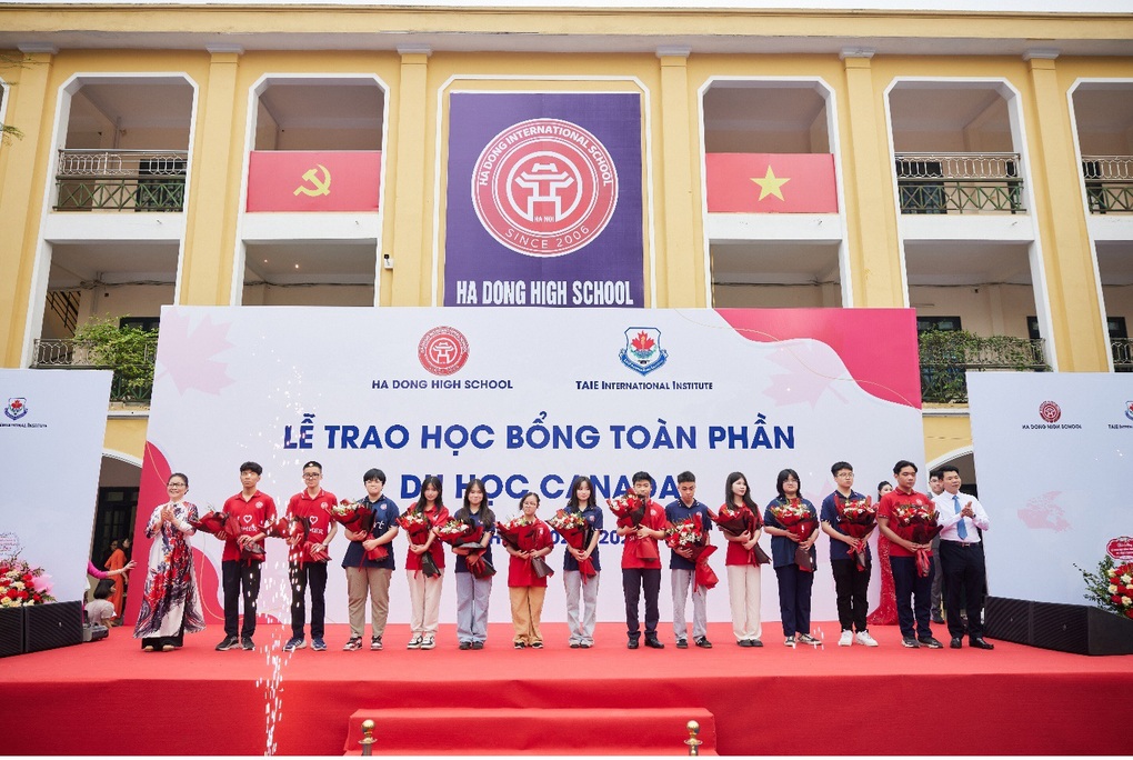 THPT Hà Đông trao học bổng toàn phần du học Canada cho học sinh hơn 1,5 tỷ đồng - 3 THPT Hà Đông trao học bổng toàn phần du học Canada cho học sinh hơn 1,5 tỷ đồng - 3