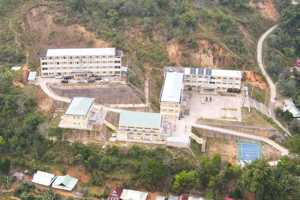Trường được đầu tư hơn 63 tỷ đồng, hàng trăm học sinh vẫn đi học nhờ - 2 Trường được đầu tư hơn 63 tỷ đồng, hàng trăm học sinh vẫn đi học nhờ - 2