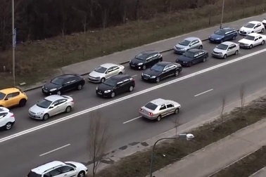 Một “sáng kiến” tránh tắc đường cực kỳ nguy hiểm