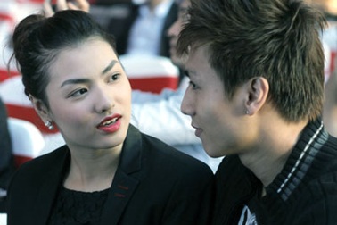 “Chân dài” Hồng Quế công khai tình cảm với bạn trai