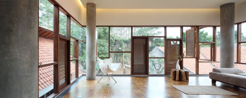 Nhà làm từ gỗ tái chế, thiết kế không tường, không vách ngăn đẹp bất ngờ - 11