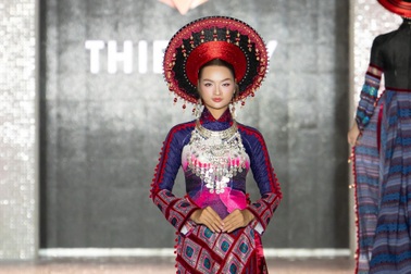 Dàn người đẹp trong nước và quốc tế lan tỏa tình yêu áo dài đến giới trẻ