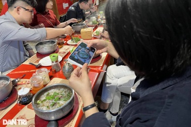 TikToker "ngáo" quyền lực và những chiêu trò nổi tiếng bất chấp