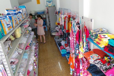 Hà Nội: Phối hợp trộm quần áo trong cửa hàng đồ sơ sinh