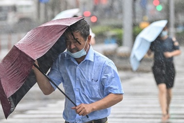 Trung Quốc gồng mình đối phó bão In-fa