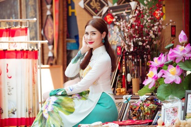 Á hậu Hoàng Hạnh: 'Lần đầu xa nhà dịp Tết đến, tôi tủi thân muốn khóc'