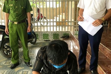 Xử phạt nam thanh niên "lẻn" ra ngoài khi đang cách ly tại nhà