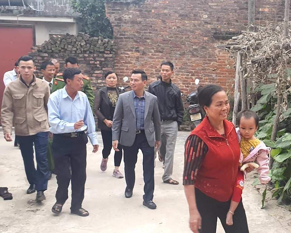 Vụ hộ nghèo ở nhà 3 tầng: Kỷ luật nhiều cán bộ, công khai xin lỗi nhân dân - 8 Vụ hộ nghèo ở nhà 3 tầng: Kỷ luật nhiều cán bộ, công khai xin lỗi nhân dân - 8