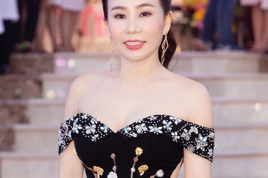 Nữ doanh nhân xinh đẹp “đọ dáng” cùng dàn Hoa hậu, Á hậu Việt Nam