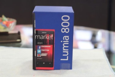 Cận cảnh Nokia Lumia 800 đầu tiên tại Việt Nam