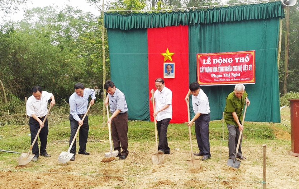 Hỗ trợ xây dựng gần 400 căn nhà tới thân nhân liệt sỹ - 2 Hỗ trợ xây dựng gần 400 căn nhà tới thân nhân liệt sỹ - 2