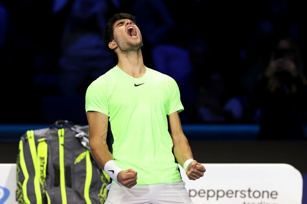 Vượt qua Medvedev, Alcaraz gặp Djokovic ở bán kết ATP Finals - 1