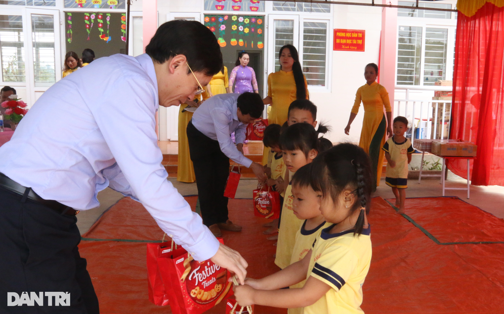 Khánh thành điểm trường Dân trí đầu tiên tại Đắk Lắk - 9 Khánh thành điểm trường Dân trí đầu tiên tại Đắk Lắk - 9