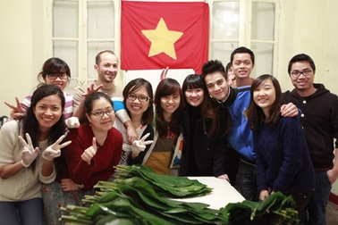 Rộn ràng về nước đón Xuân