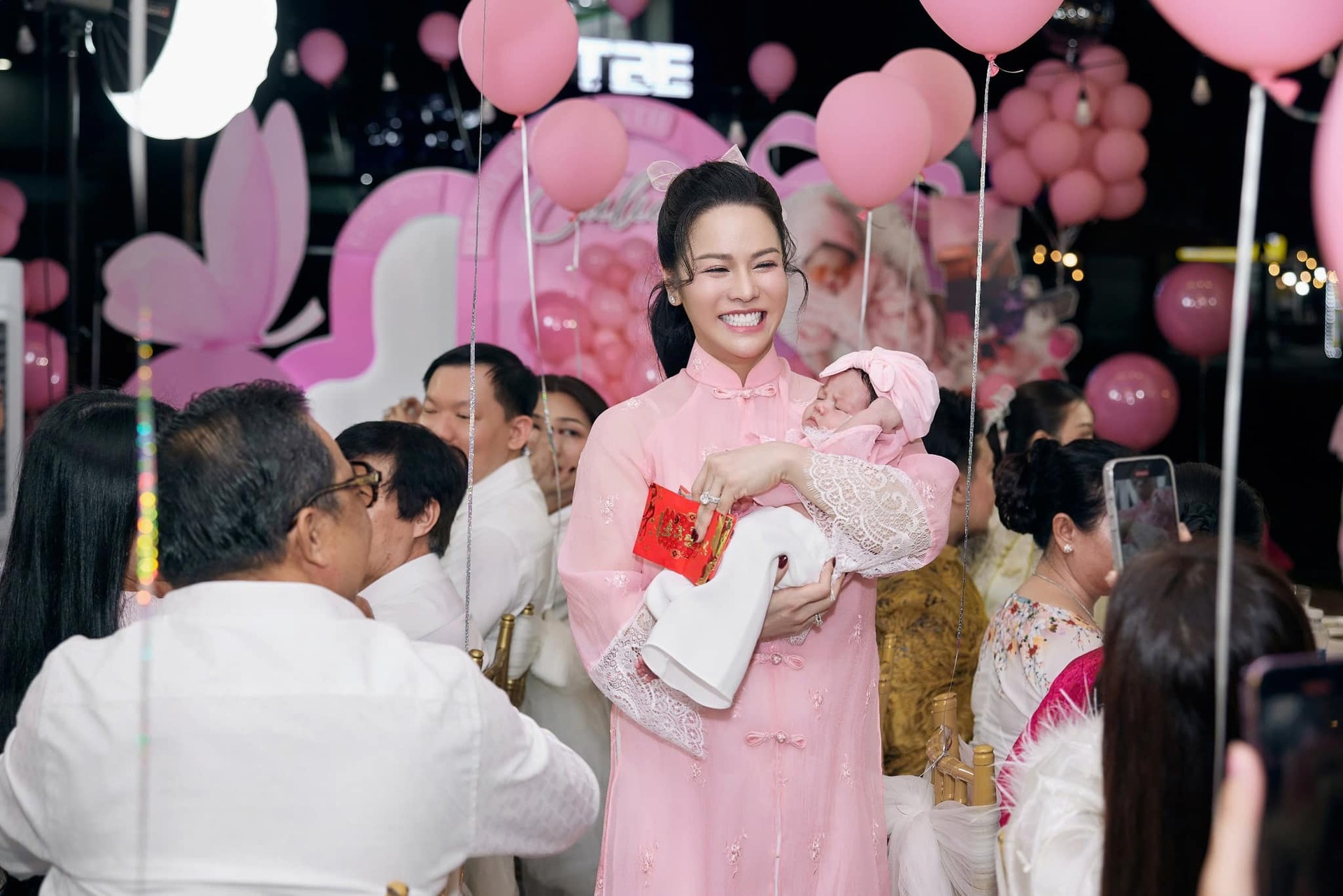 Nhật Kim Anh làm mẹ bỉm tuổi 40: Bí mật mang thai, giảm 14kg sau sinh - 5 Nhật Kim Anh làm mẹ bỉm tuổi 40: Bí mật mang thai, giảm 14kg sau sinh - 5