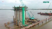 Những trụ cầu Hồng Hà đầu tiên vươn lên giữa sông Hồng