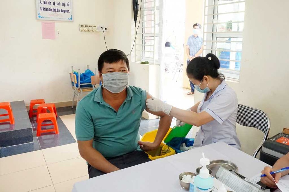 Vì sao Quảng Ninh trở thành một trong những địa phương hoàn thành sớm nhất tiêm vắc xin mũi một? - 4 Vì sao Quảng Ninh trở thành một trong những địa phương hoàn thành sớm nhất tiêm vắc xin mũi một? - 4