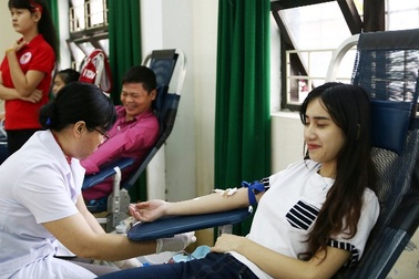 Ngày hội “Chủ nhật đỏ” với sự tham gia hơn 500 bạn trẻ Huế