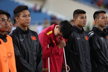 Lục Xuân Hưng rơi nước mắt sau khi chia tay Asian Cup 2019